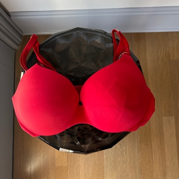 Victoria Secret Push-up Bra - Picture 3 of 12